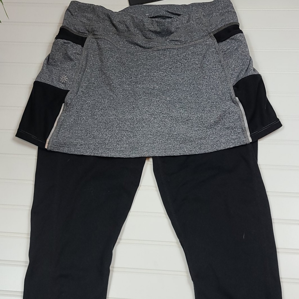 Athleta meduim skirt with capris